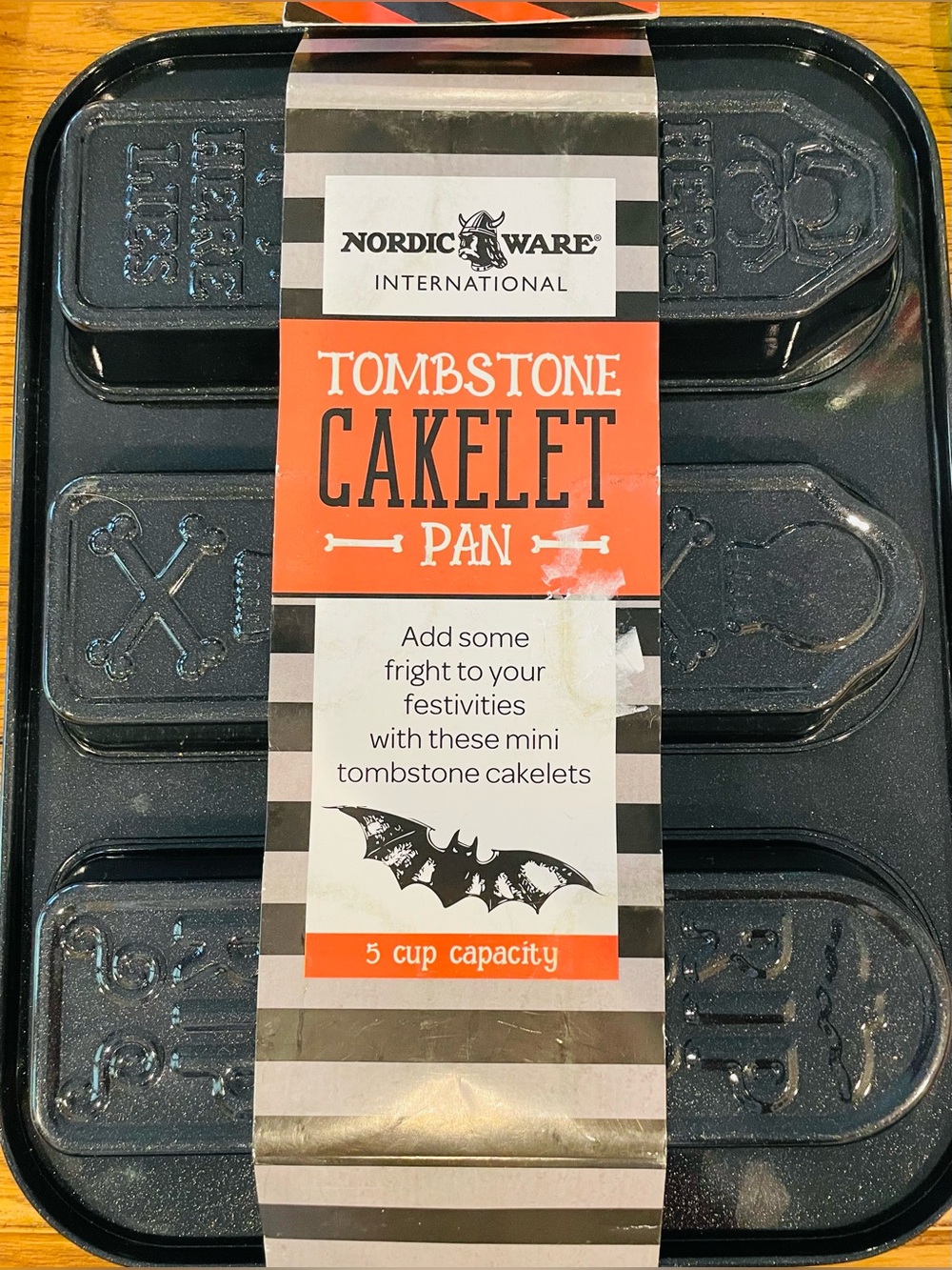 NWT Nordic Ware Thombstone Cakelet Pan